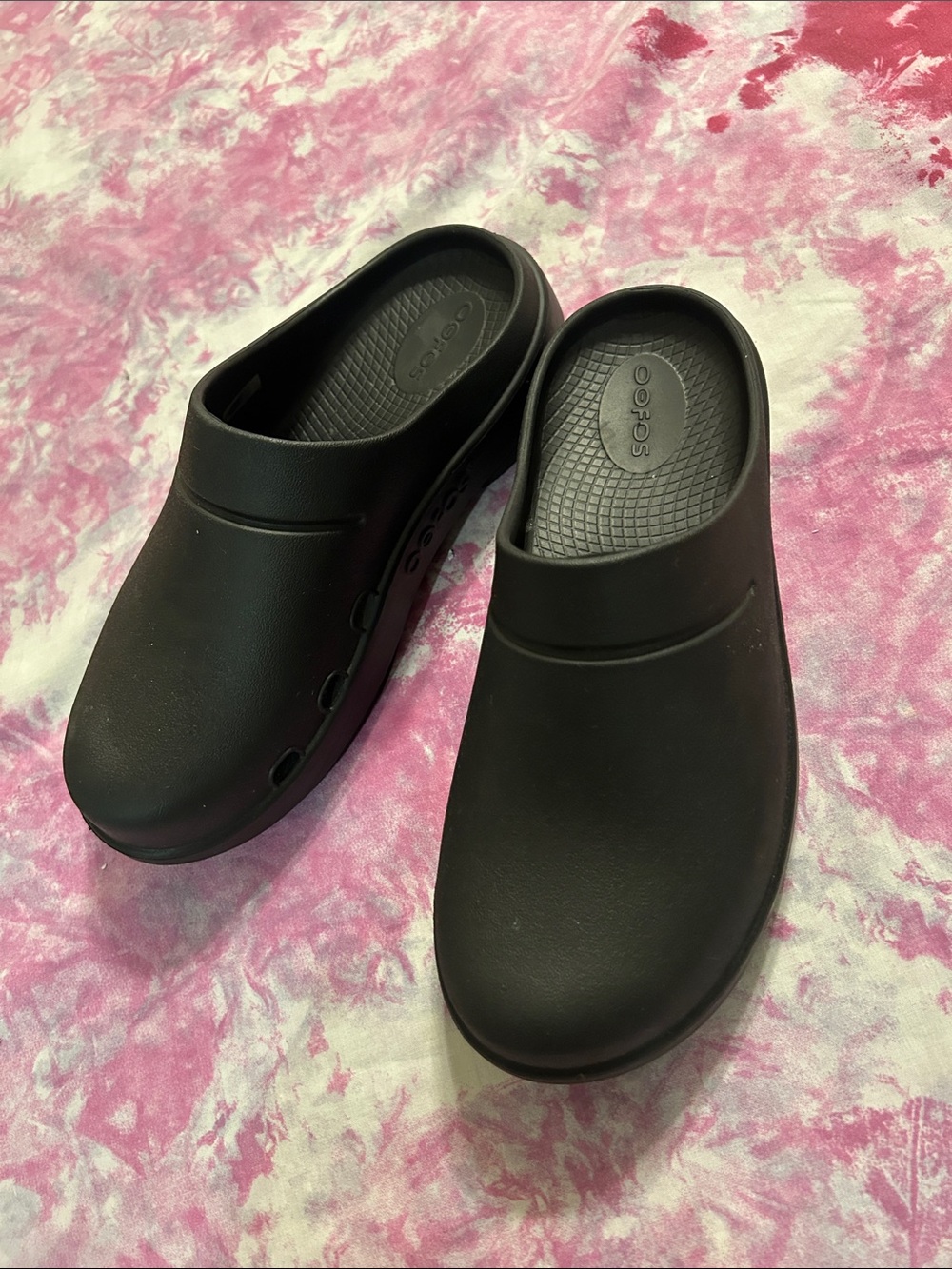 Oofos black clogs size 6